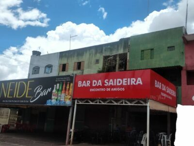 Prédio comercial com loja e kits bem localizada Ceilândia Centro