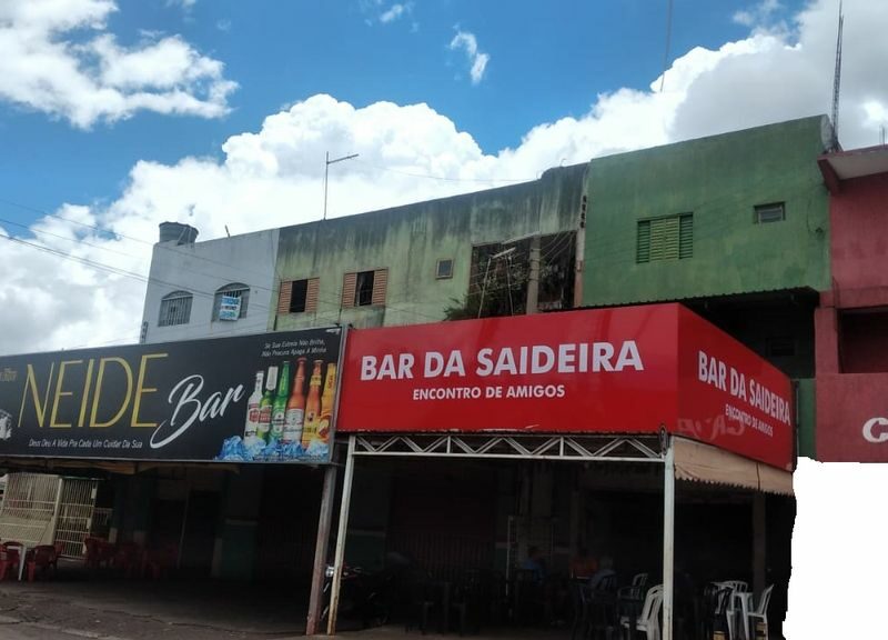 Prédio comercial com loja e kits bem localizada Ceilândia Centro